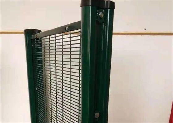 1.2-2.5mm 358 Wire Mesh With 40mm Peach Posts Nuts Bolts Caps And Clips