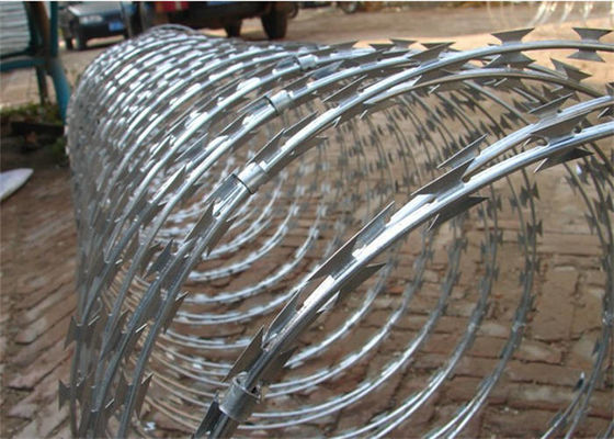Giant Shuttle Fence Razor Blade Wire , Anti Aging Welded Razor Wire