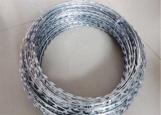 Giant Shuttle Fence Razor Blade Wire , Anti Aging Welded Razor Wire