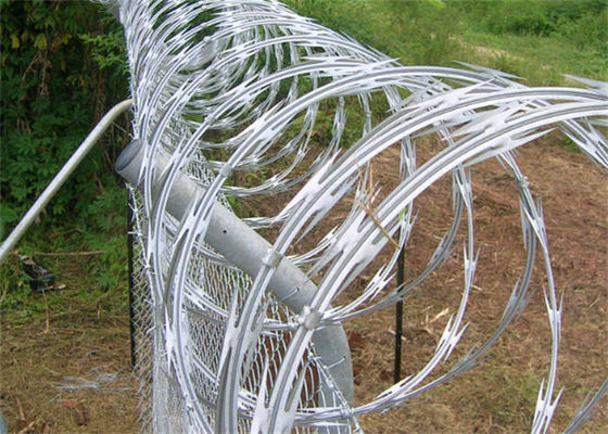 Giant Shuttle Fence Razor Blade Wire , Anti Aging Welded Razor Wire