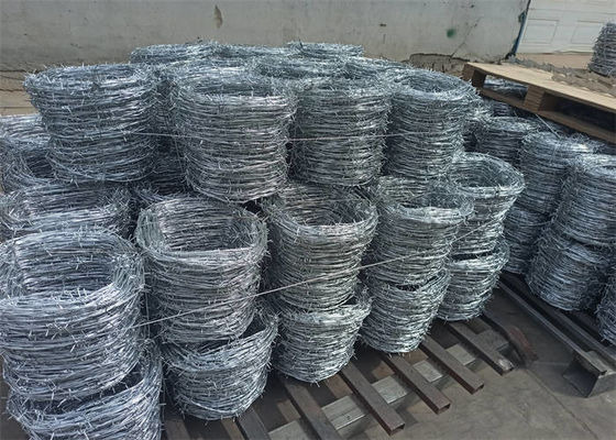 Hot Dip Galvanized Barb Wire Roll  Anti Acid / Alkali For Wire Mesh Fence