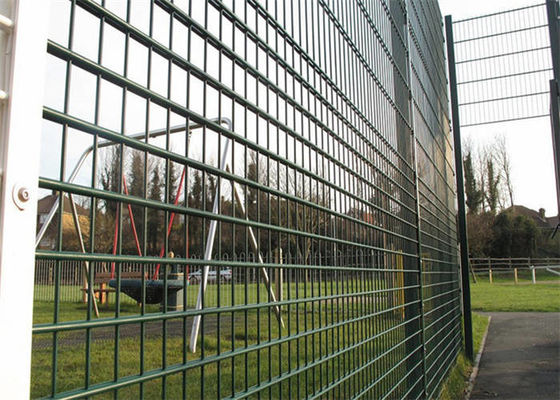 Security Studded T Post 358 Welded Wire Fence With Clips Protect Crops And Livestock