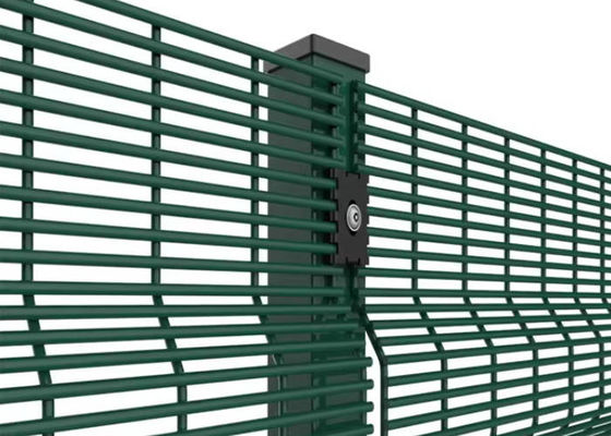 Security Studded T Post 358 Welded Wire Fence With Clips Protect Crops And Livestock