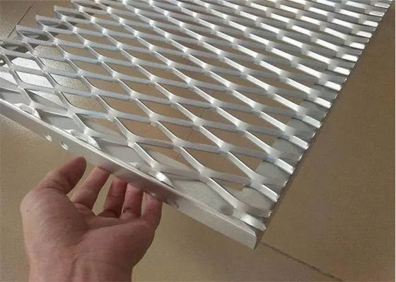 Flat Expanded Metal Panels / Ceilings Flexible design For Architecture