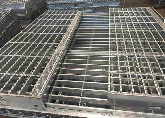High Strength Serrated Bar Grating Stair Treads for Catwalks / Factories