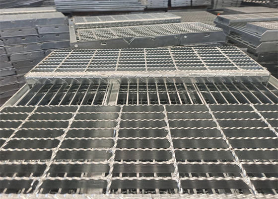 High Strength Serrated Bar Grating Stair Treads for Catwalks / Factories