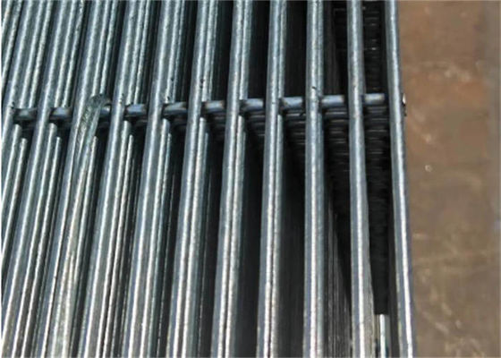 1.2-2.5mm 358 Wire Mesh With 40mm Peach Posts Nuts Bolts Caps And Clips
