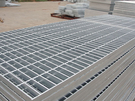 Hot Dip Galvanized Steel Grating 32x4mm 30x100mm Drainage Galvanized Bar Grating